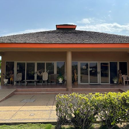 Elmina Bay Resort Exterior photo